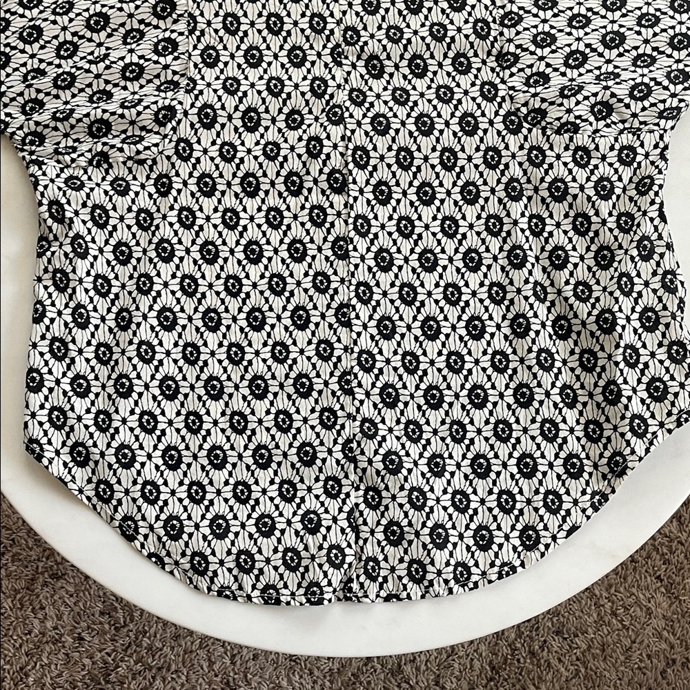 Beulah Top Size ONE Black White Long Puff Sleeve Lace-Like Pattern - Picture 13 of 13